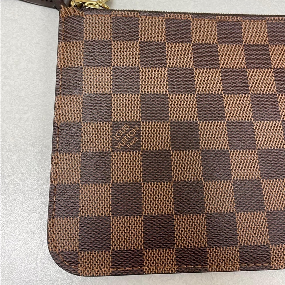 SOLD❌Authentic Neverfull DE MM/GM Pouch in Red Interior - Picture 3 of 16